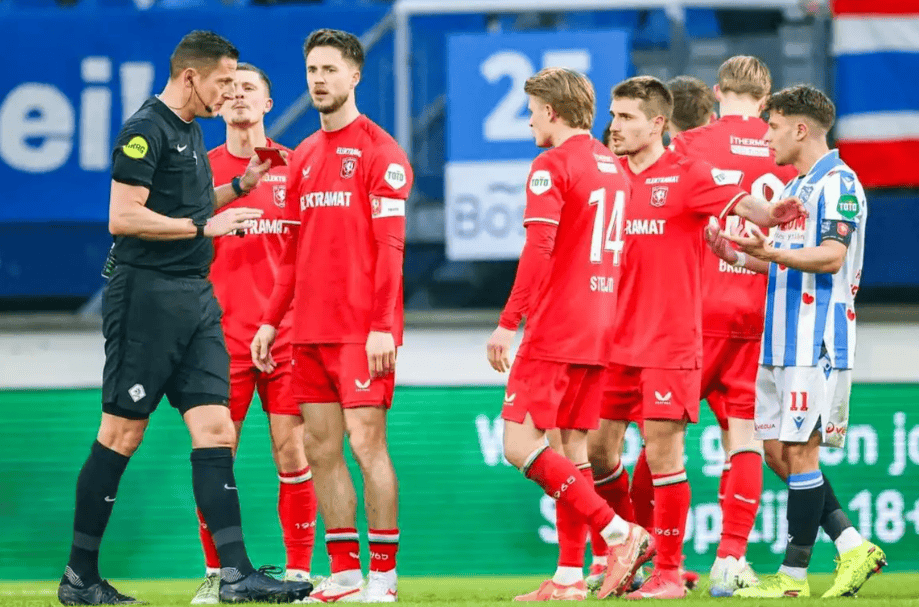 里程碑夜斯图加特防线松动，荷甲赛前刷纪录，球迷炸锅，身体对抗强度拉满(斯图加特是什么意思)